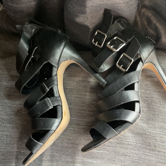 Jessica Simpson black heels great condition only worn once - Picture 2 of 3